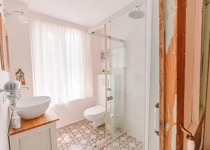 Kuytu Terrace Bed & Breakfast