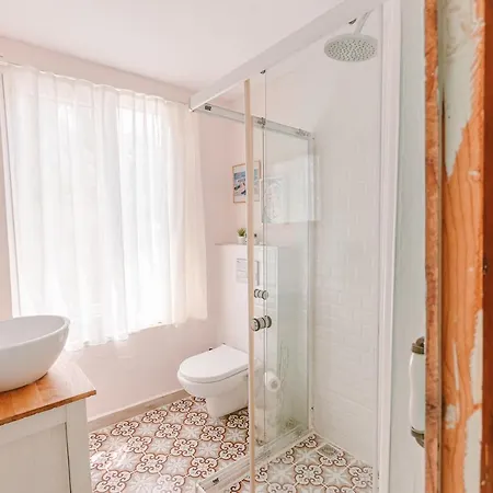 Kuytu Terrace فندق مبيت وإفطار