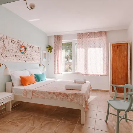 Kuytu Terrace Bed & Breakfast